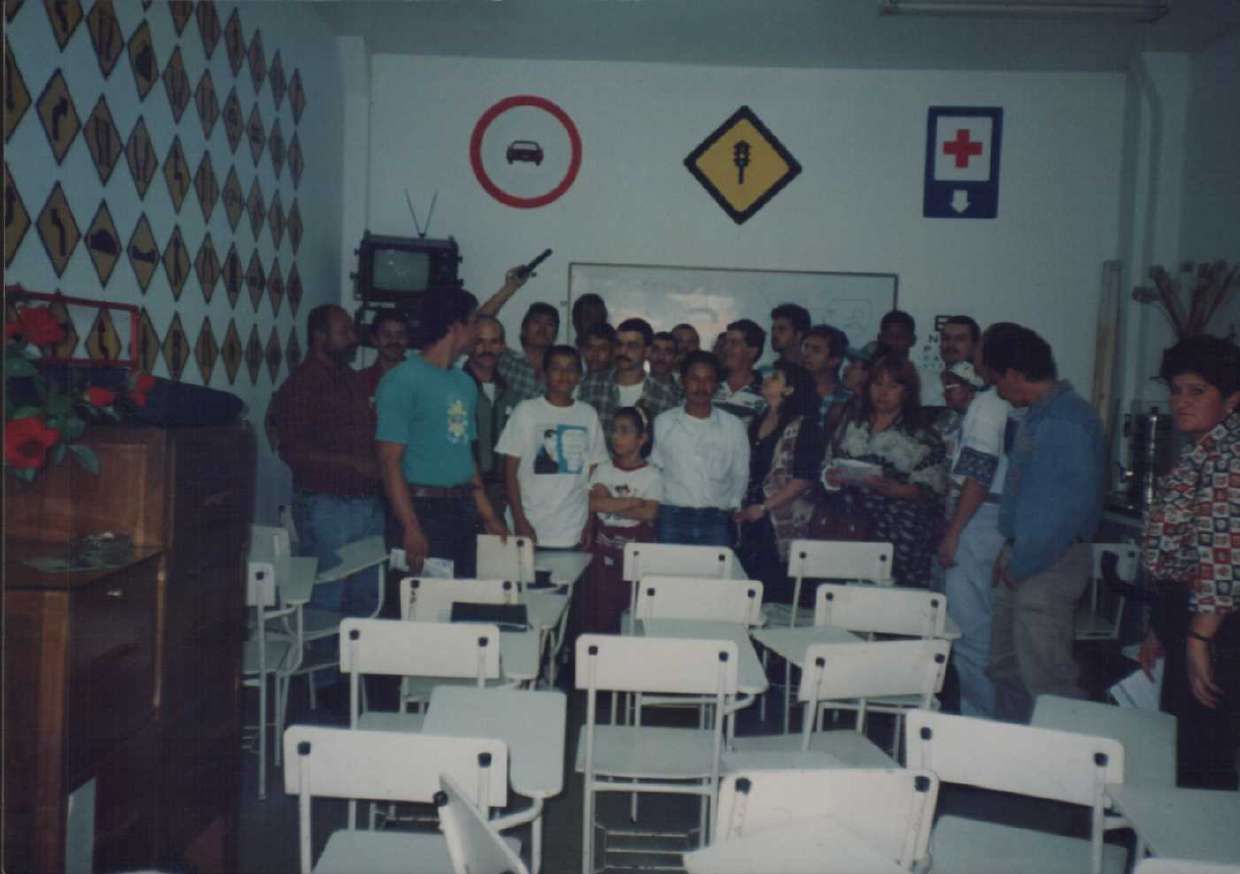 Clase teórica en el primer piso de la sede Centro de Autolider en 1997
