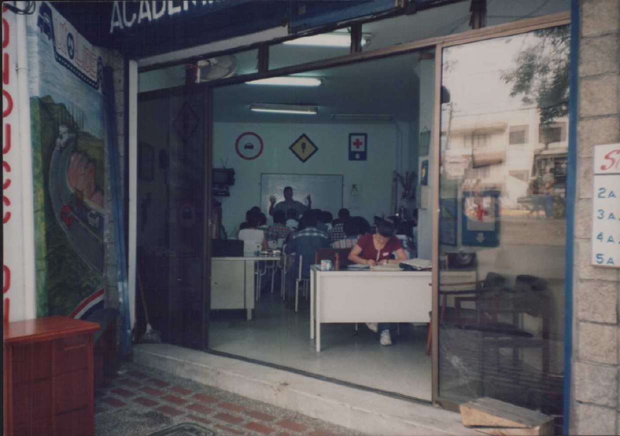 Entrada de la sede Centro de Autolider en 1997